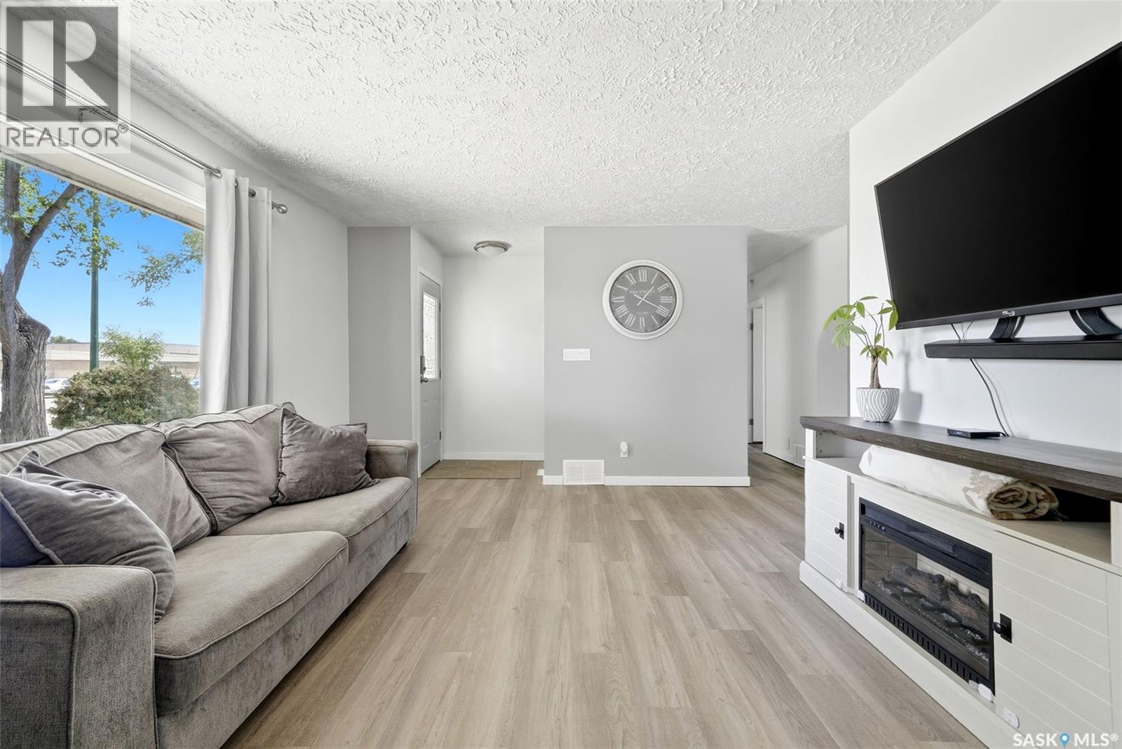 28 Cameron Crescent, Regina, Saskatchewan  S4S 2X2 - Photo 7 - SK037995