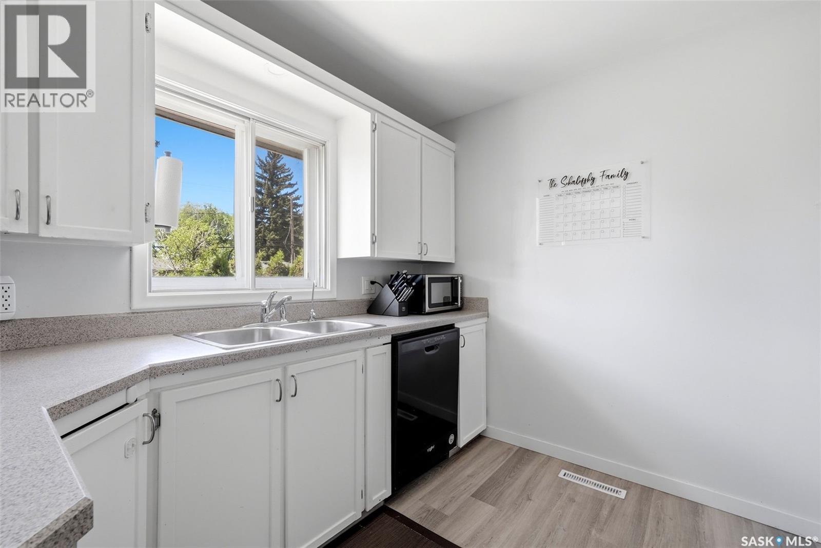 28 Cameron Crescent, Regina, Saskatchewan  S4S 2X2 - Photo 9 - SK037995