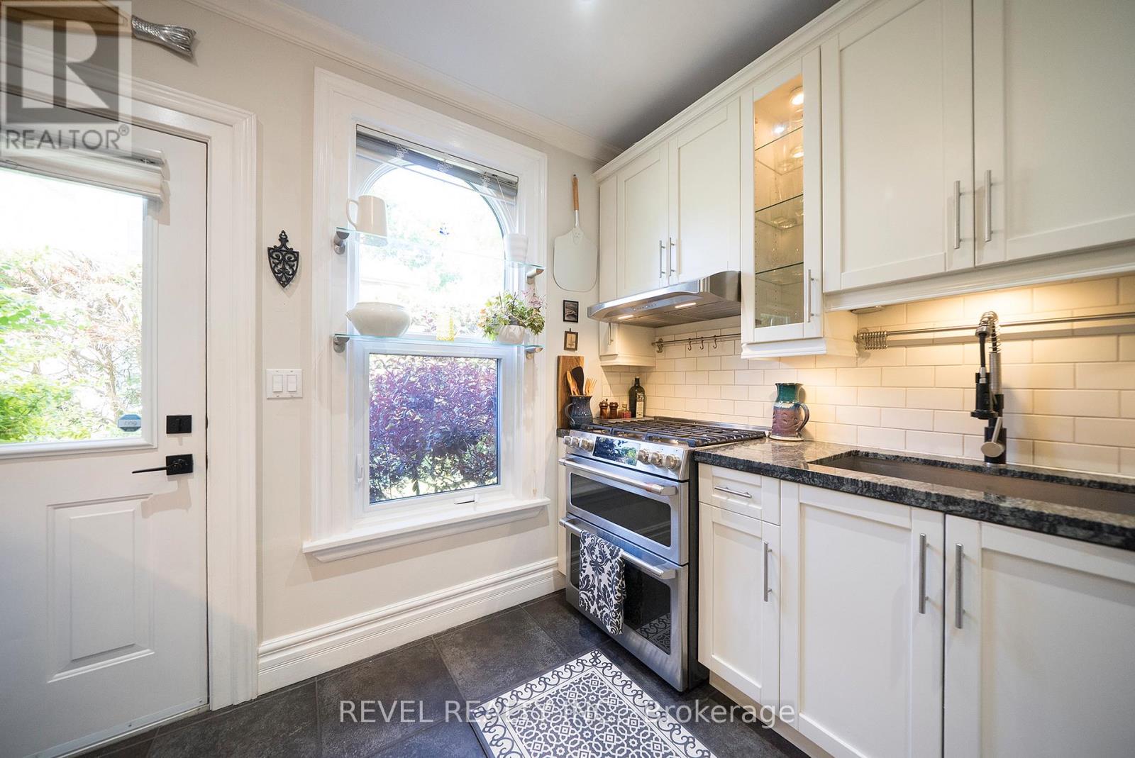 11 Chestnut Avenue, Brantford, Ontario  N3T 4B9 - Photo 13 - X13236796