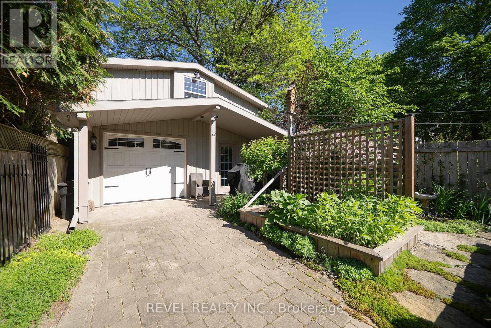 11 Chestnut Avenue, Brantford, Ontario  N3T 4B9 - Photo 3 - X13236796