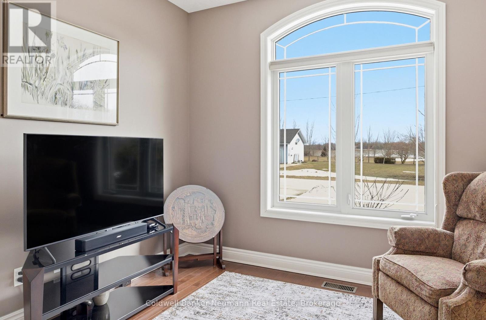 12 Brown Street S, Minto, Ontario  N0G 1M0 - Photo 4 - X12918044
