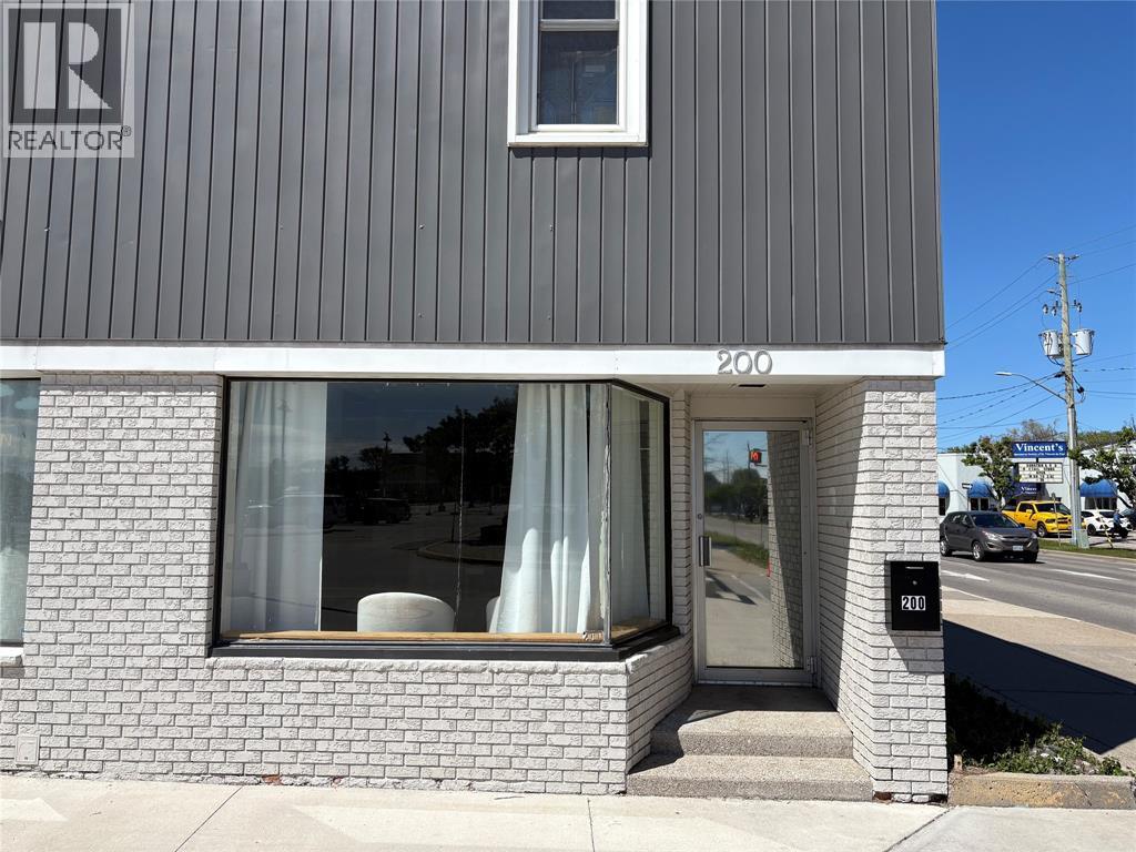 200 LOCHIEL STREET Sarnia Ontario Canada N7T4C6