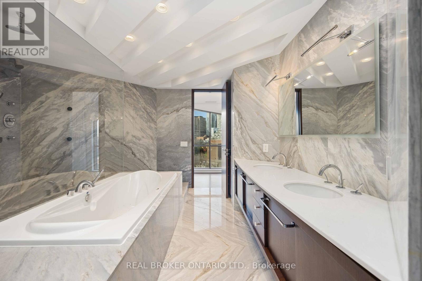 701 - 3 Mcalpine Street, Toronto, Ontario  M5R 3T5 - Photo 4 - C13238512