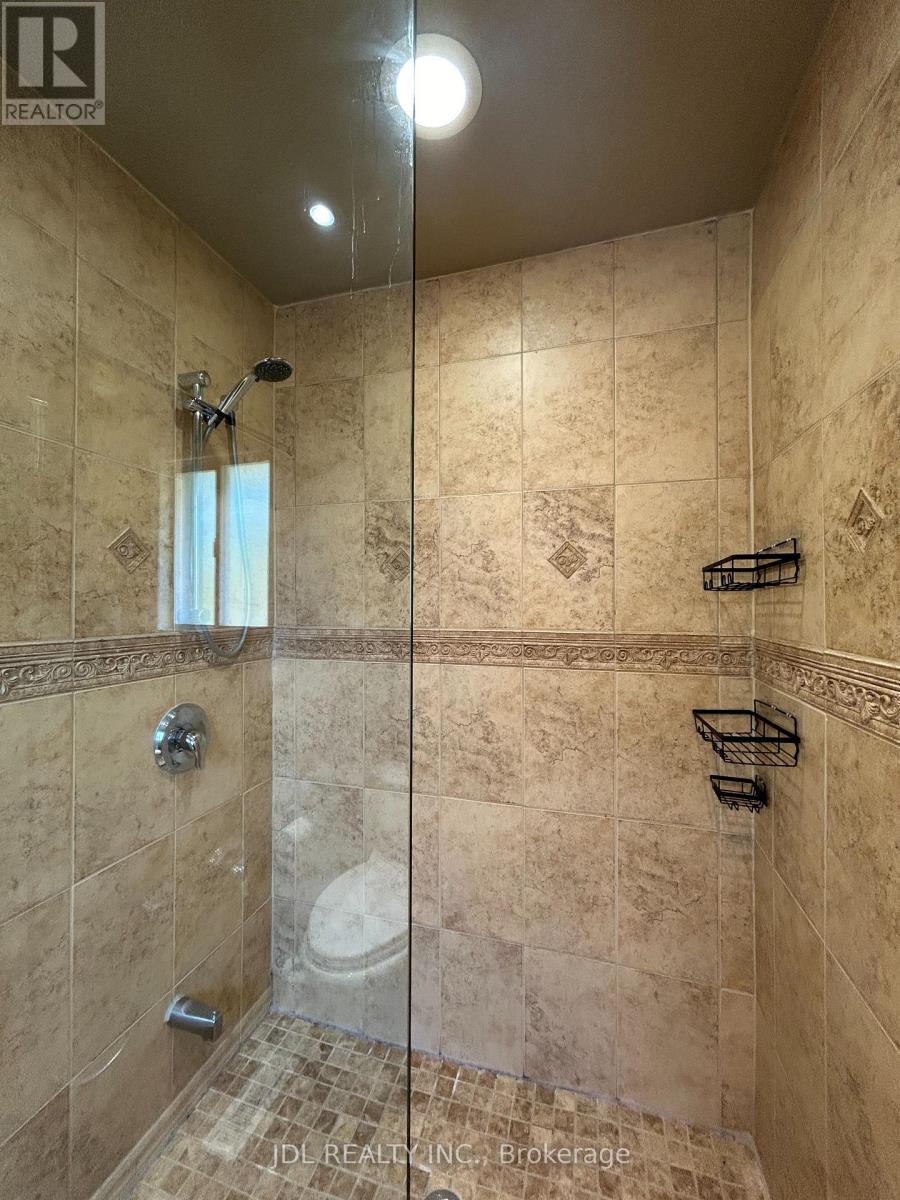 Main Floor - 23 Pineway Blvd Boulevard, Toronto, Ontario  M2H 1A3 - Photo 10 - C13238532