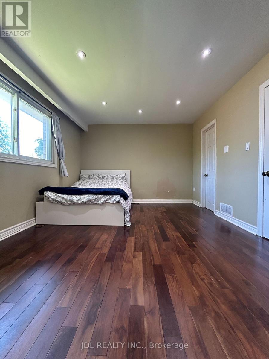 Main Floor - 23 Pineway Blvd Boulevard, Toronto, Ontario  M2H 1A3 - Photo 7 - C13238532