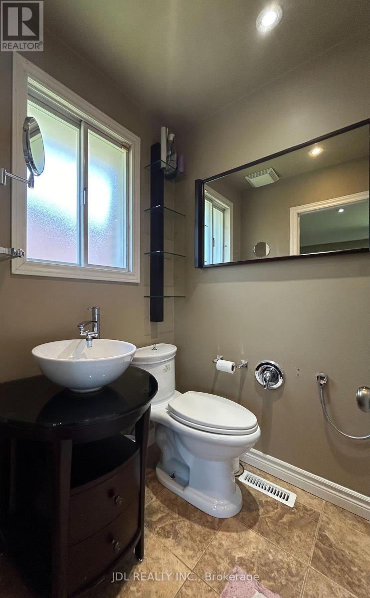 Main Floor - 23 Pineway Blvd Boulevard, Toronto, Ontario  M2H 1A3 - Photo 9 - C13238532