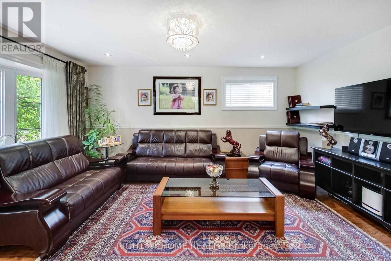 8 Suraty Avenue, Toronto, Ontario  M1P 4E1 - Photo 3 - E13238470