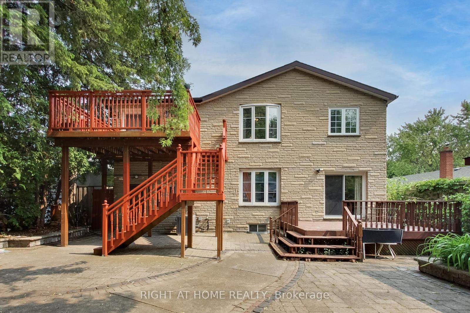 8 Suraty Avenue, Toronto, Ontario  M1P 4E1 - Photo 32 - E13238470