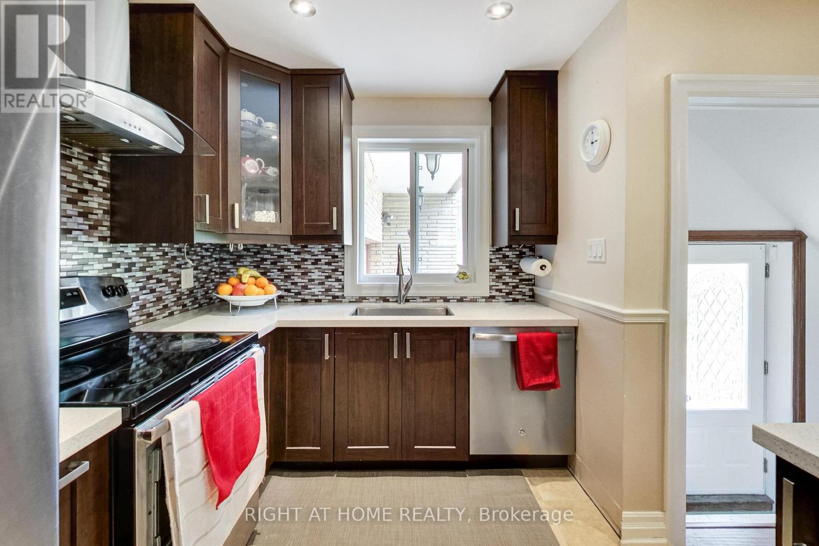 8 Suraty Avenue, Toronto, Ontario  M1P 4E1 - Photo 7 - E13238470