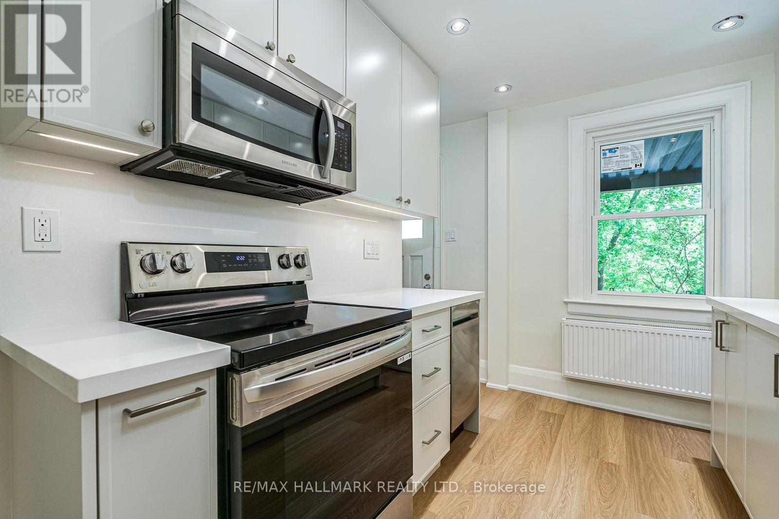 Main & Lower - 229 Kingston Road, Toronto, Ontario  M4L 1T5 - Photo 9 - E13238480