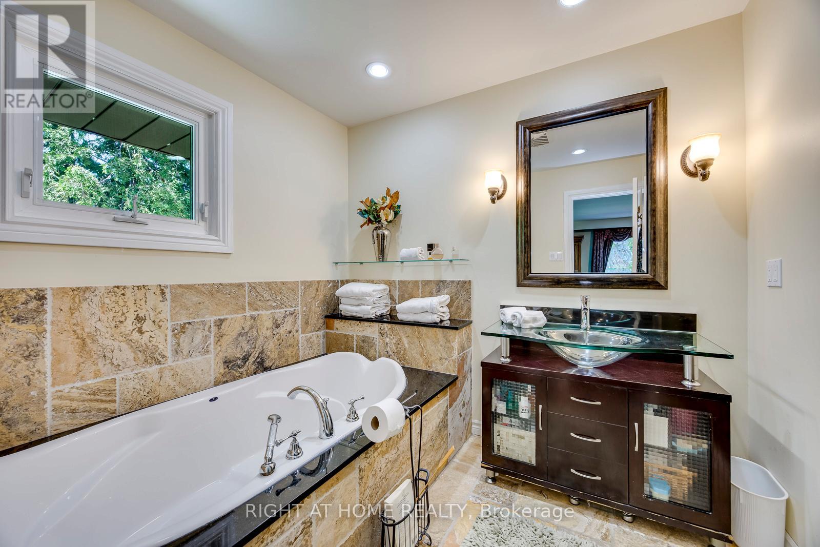 5290 Creditview Road, Mississauga, Ontario  L5M 5N5 - Photo 19 - W13238478