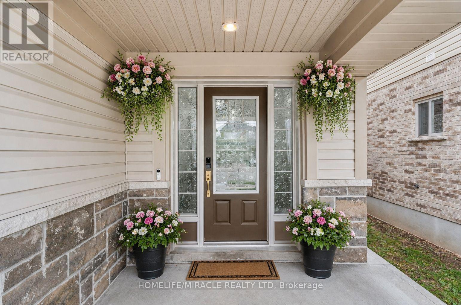 121 Steeplechase Way, Waterloo, Ontario  N2K 0E7 - Photo 2 - X13238464
