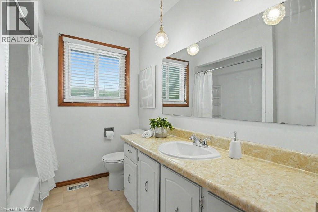 363 Roselawn Place, Waterloo, Ontario  N2L 5P1 - Photo 17 - 40835855