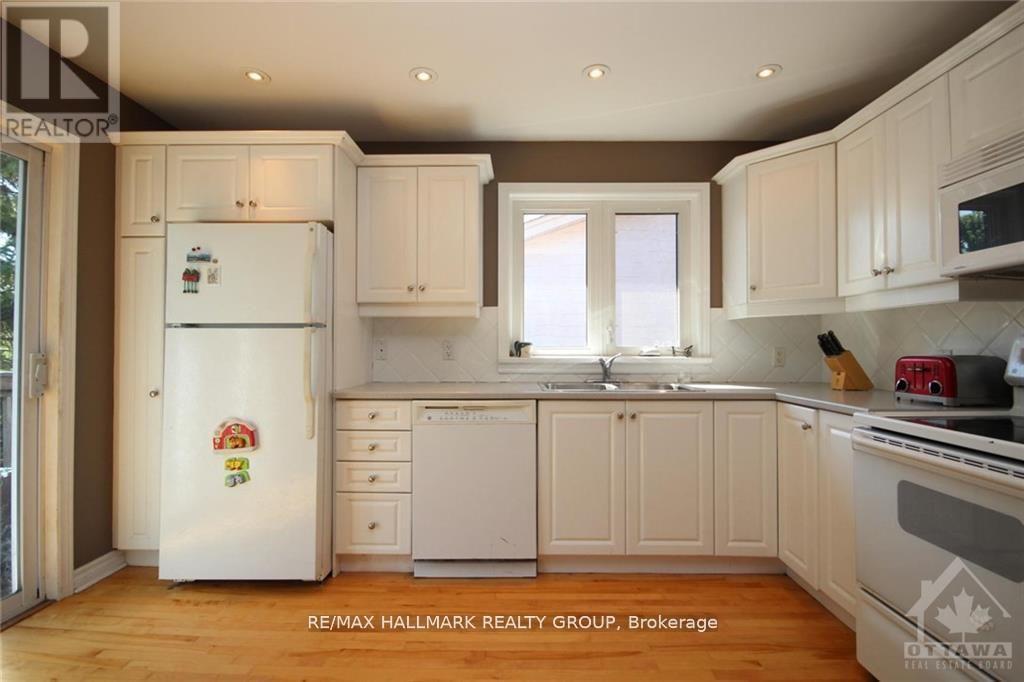 657 Golden Avenue, Ottawa, Ontario  K2A 2G3 - Photo 17 - X13238552