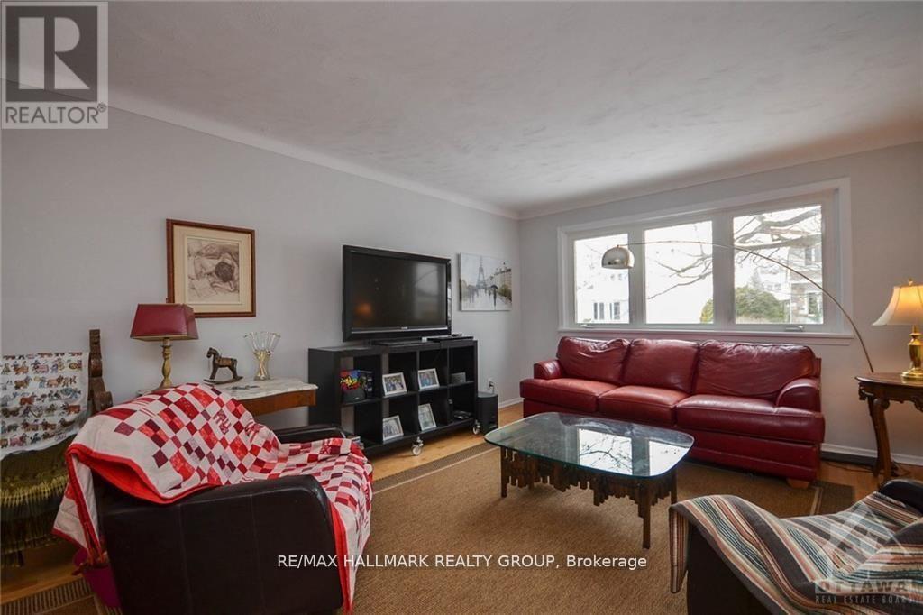 657 Golden Avenue, Ottawa, Ontario  K2A 2G3 - Photo 3 - X13238552