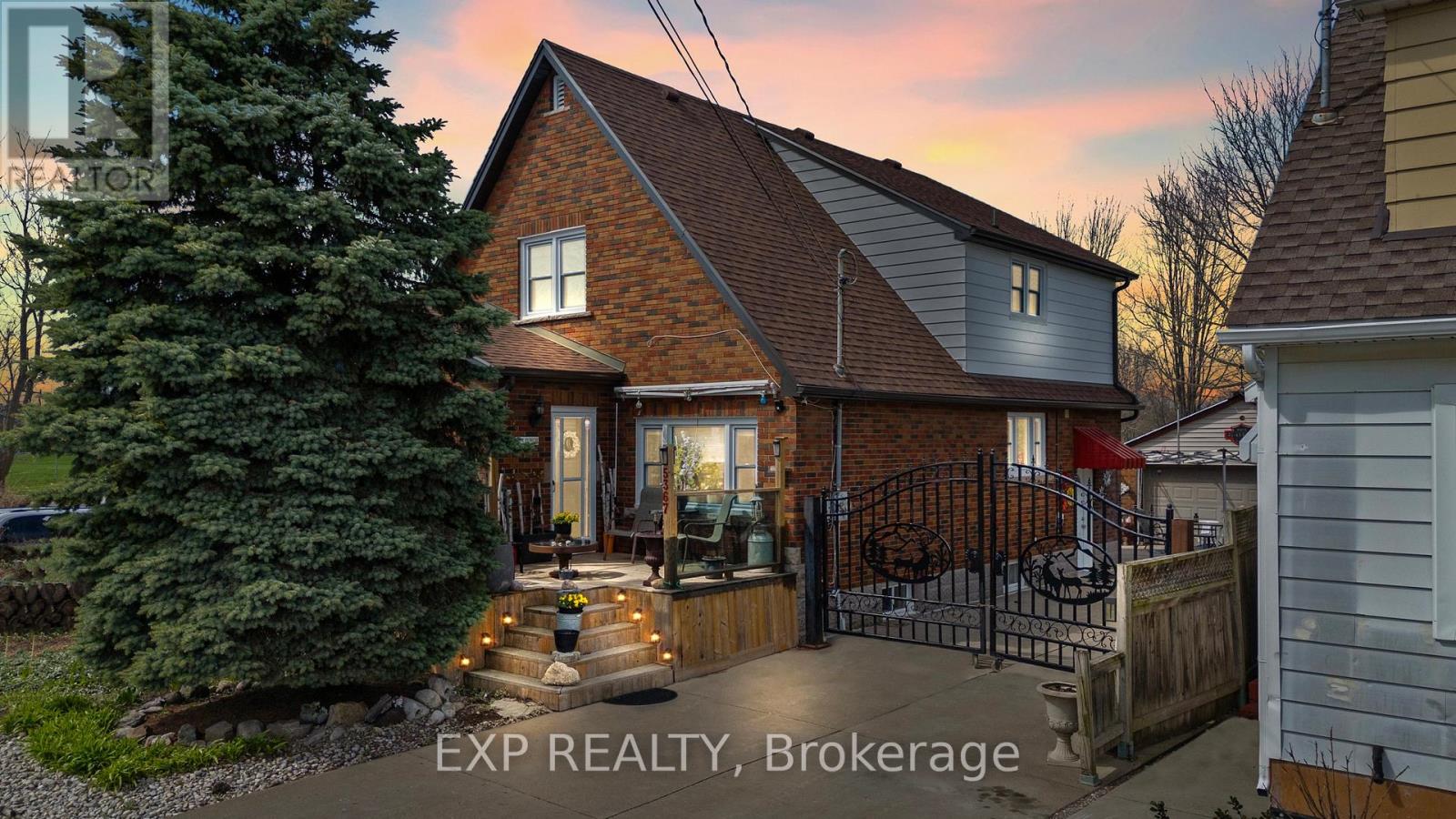 5367 Kitchener Street, Niagara Falls (Clifton Hill), Ontario  L2G 1B6 - Photo 1 - X13238548