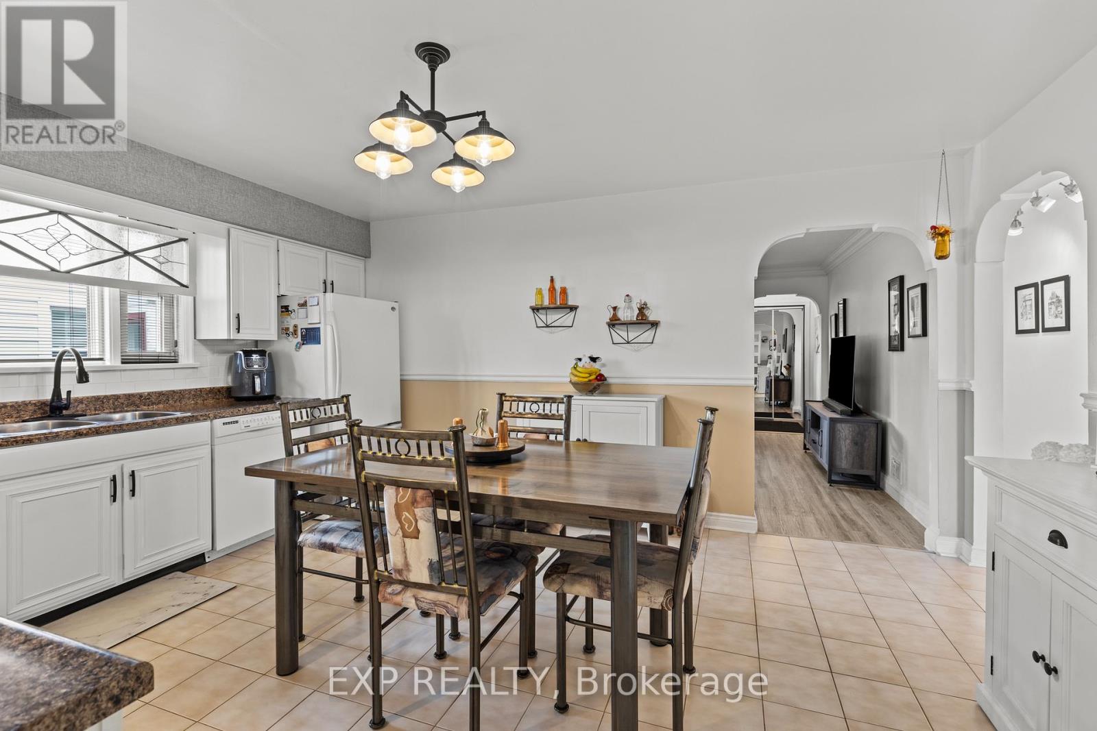 5367 Kitchener Street, Niagara Falls (Clifton Hill), Ontario  L2G 1B6 - Photo 10 - X13238548