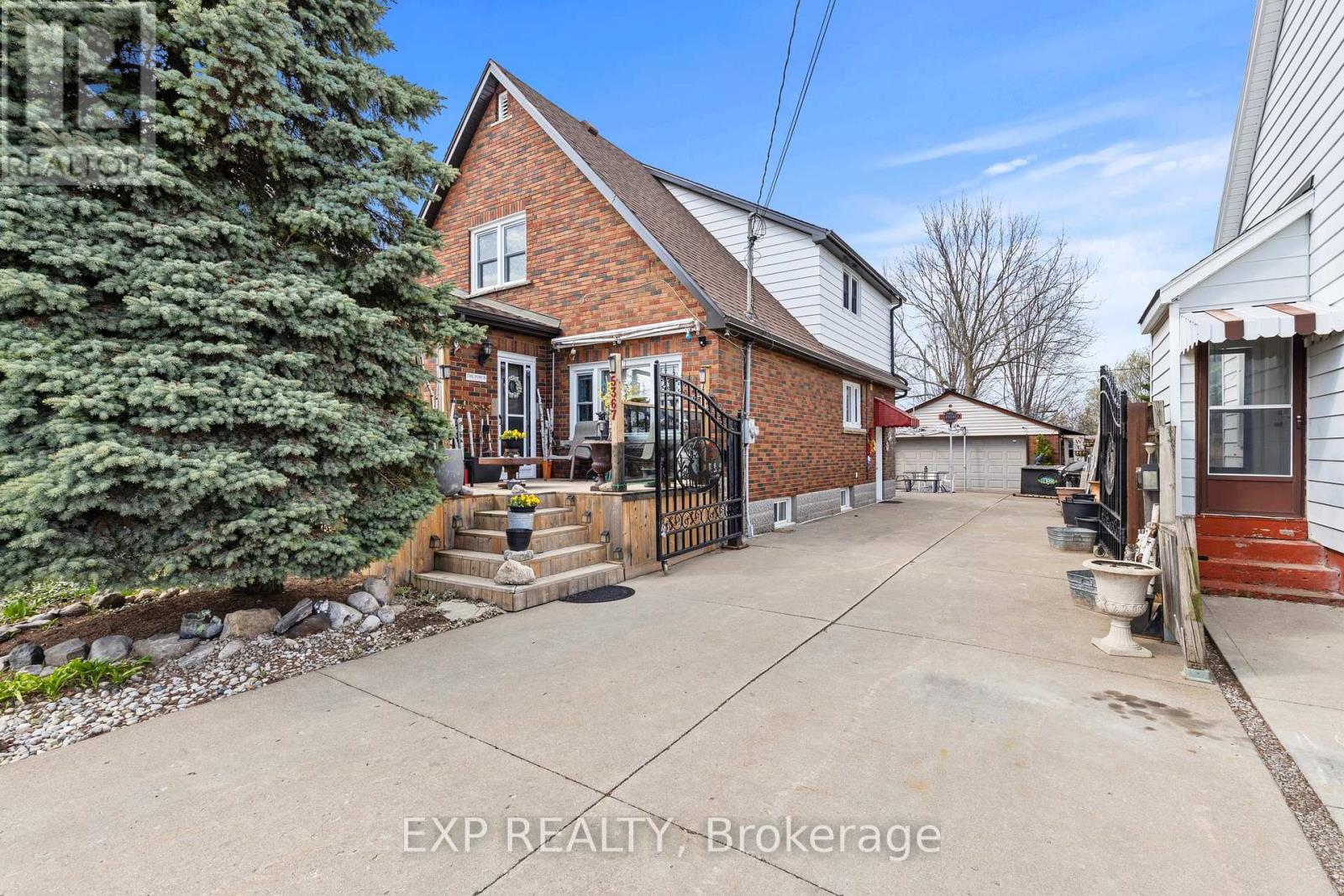 5367 Kitchener Street, Niagara Falls (Clifton Hill), Ontario  L2G 1B6 - Photo 3 - X13238548