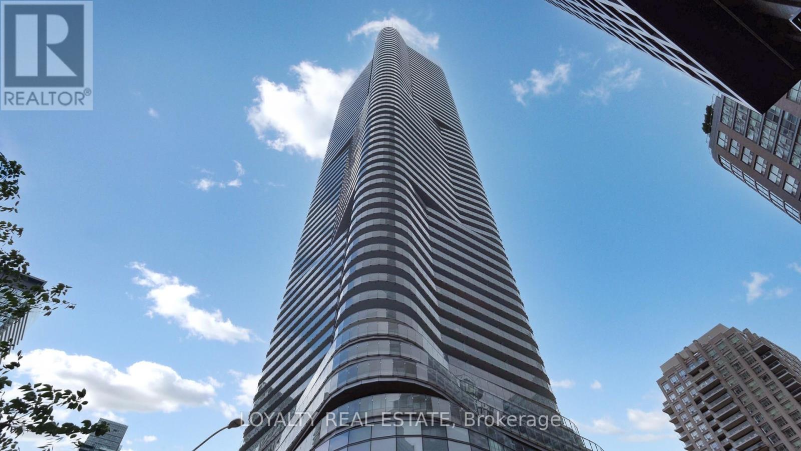4707 - 11 Wellesley Street W, Toronto, Ontario  M4Y 0G4 - Photo 2 - C13238602