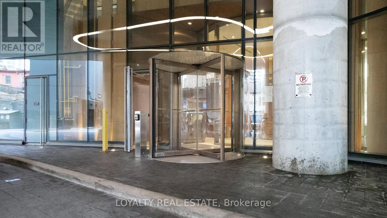 4707 - 11 Wellesley Street W, Toronto, Ontario  M4Y 0G4 - Photo 6 - C13238602