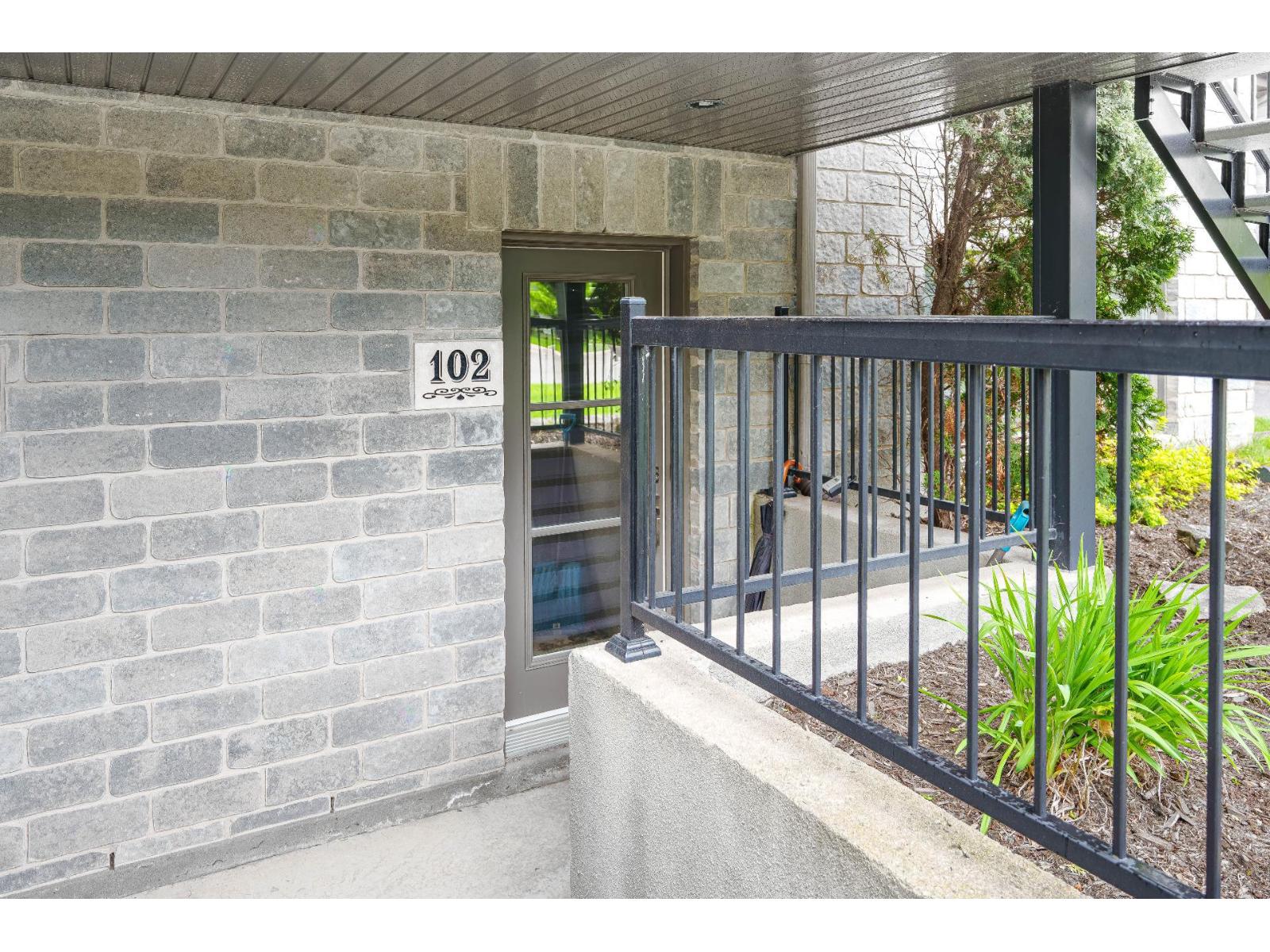 214 Rue du Genévrier|#102 Saint-Constant Quebec Canada J5A0C5 2