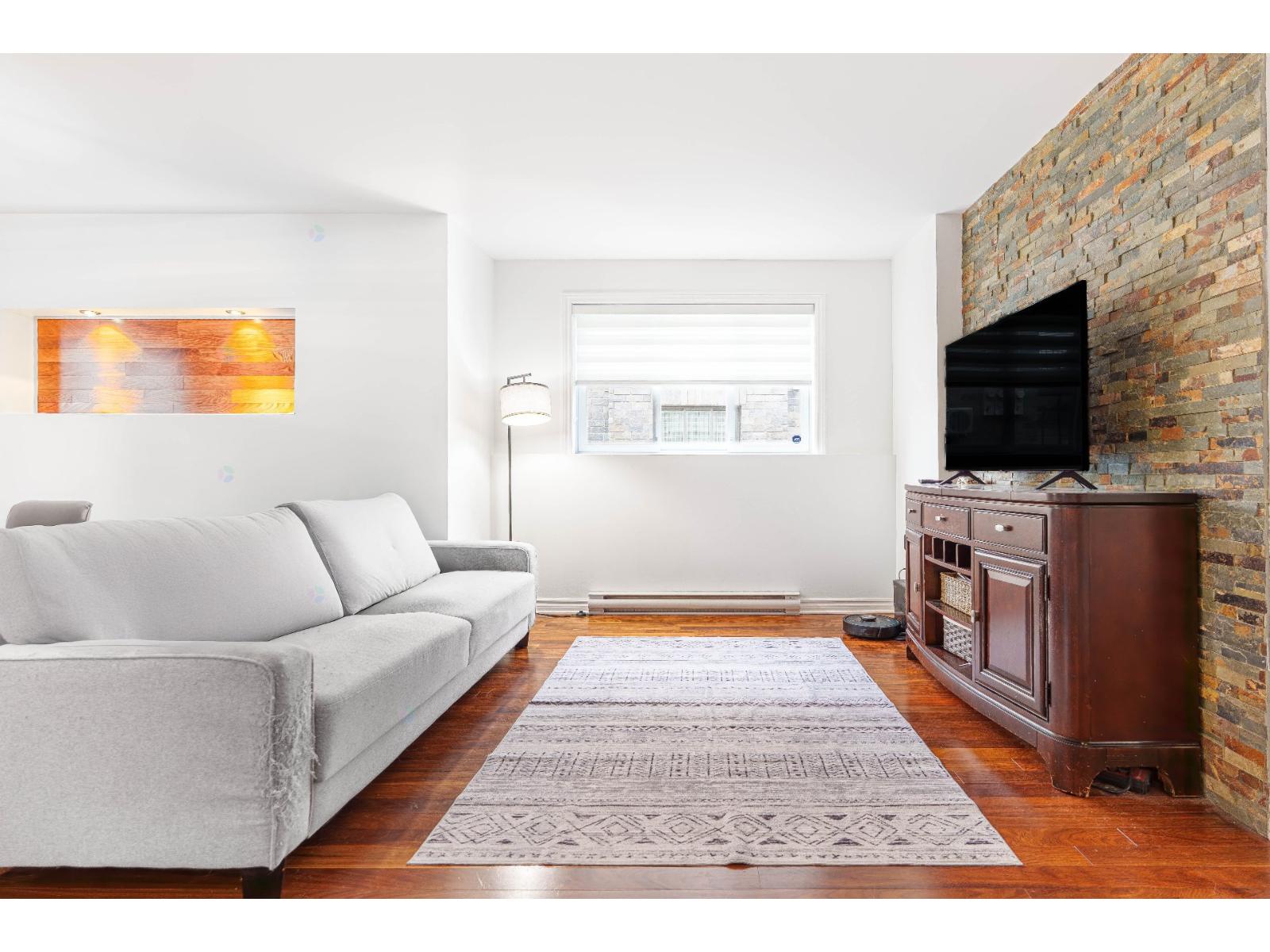 214 Rue du Genévrier|#102 Saint-Constant Quebec Canada J5A0C5 4