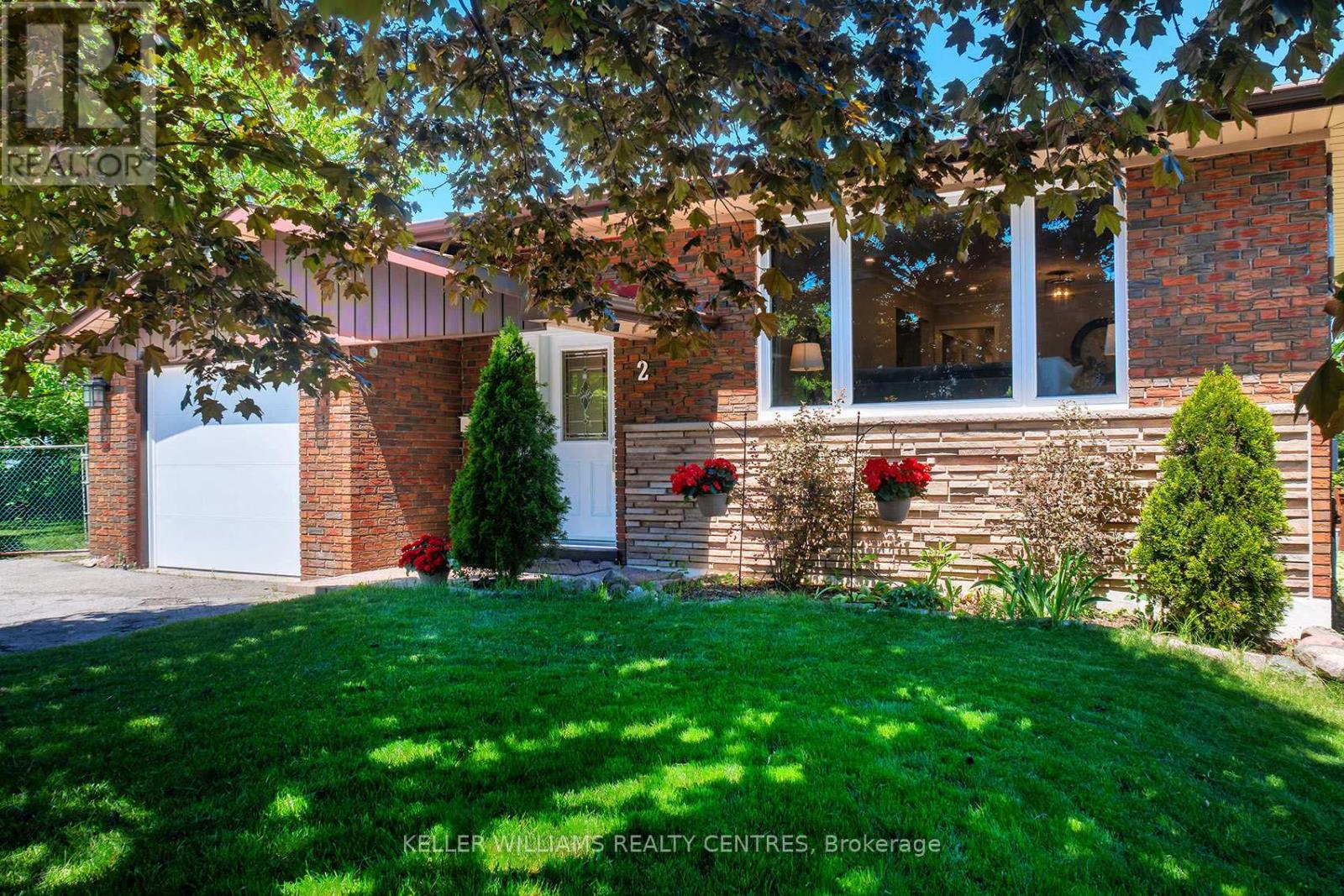 2 BANMOOR BOULEVARD, Toronto, Ontario