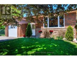 2 BANMOOR BOULEVARD, Toronto, Ontario
