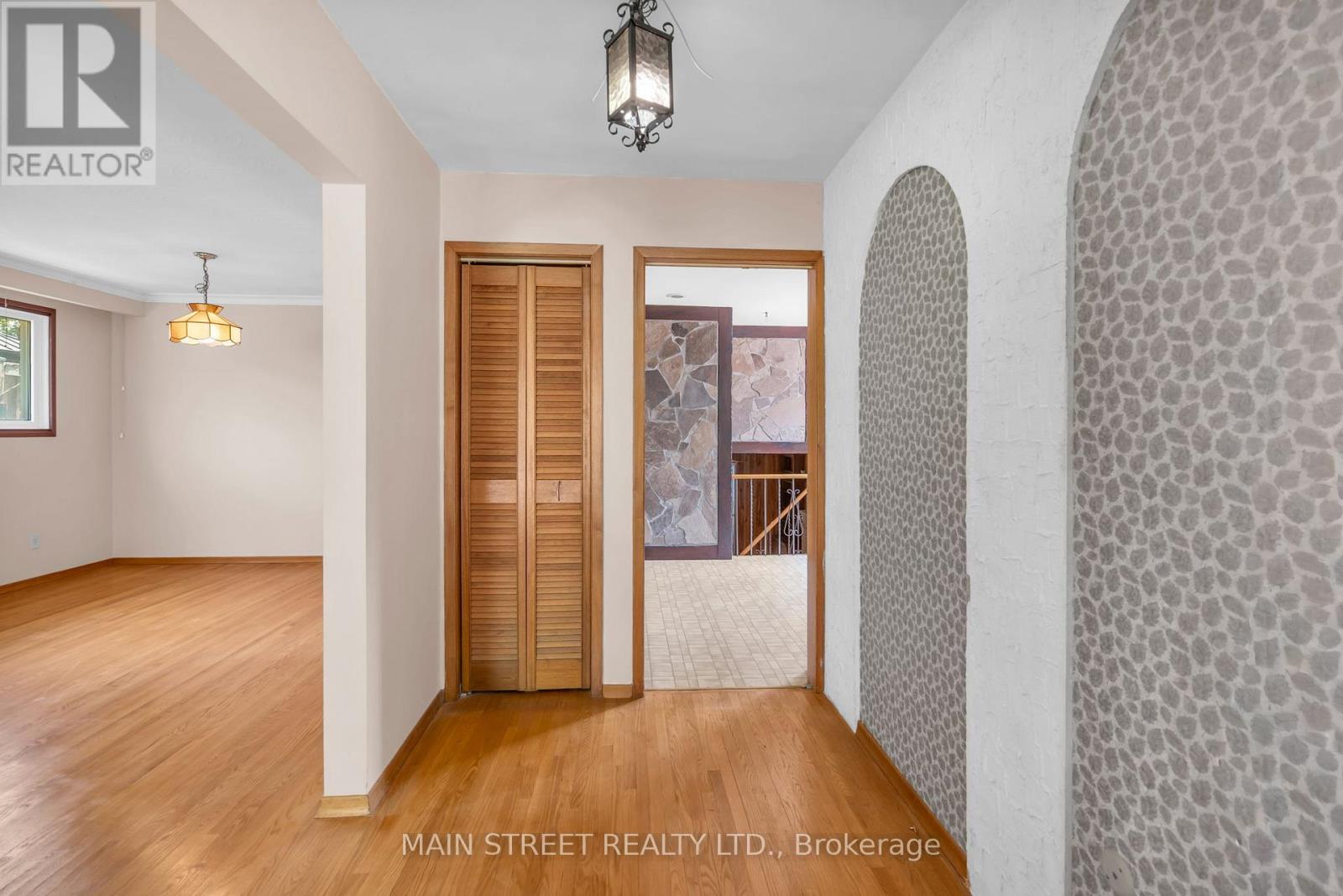 806 Three Seasons Drive, Newmarket, Ontario  L3Y 2B8 - Photo 3 - N13238598