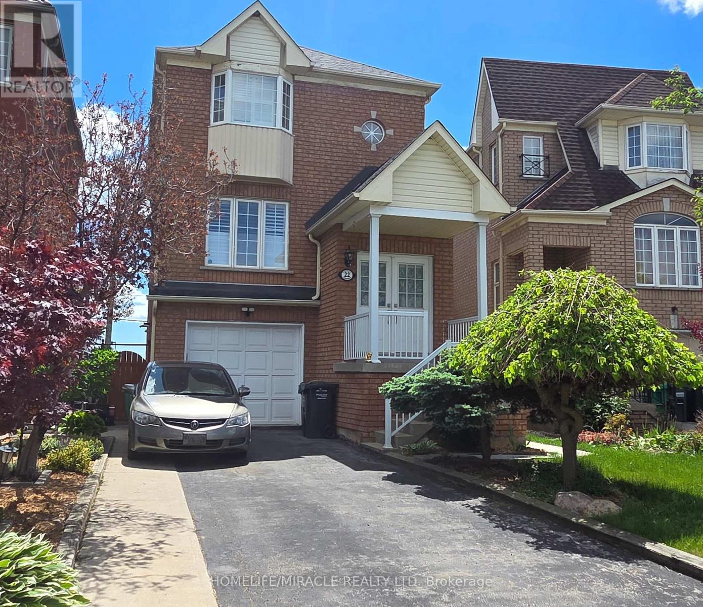 22 Domenico Crescent, Brampton, Ontario  L6P 1H5 - Photo 2 - W13238540