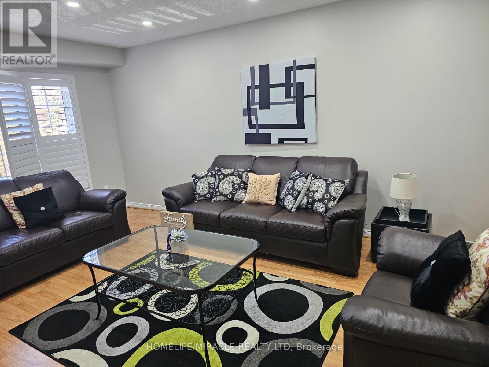 22 Domenico Crescent, Brampton, Ontario  L6P 1H5 - Photo 3 - W13238540