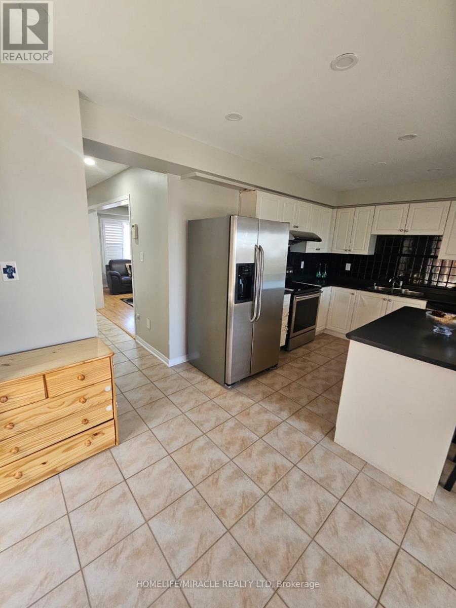 22 Domenico Crescent, Brampton, Ontario  L6P 1H5 - Photo 4 - W13238540