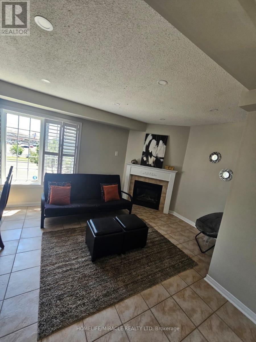 22 Domenico Crescent, Brampton, Ontario  L6P 1H5 - Photo 5 - W13238540