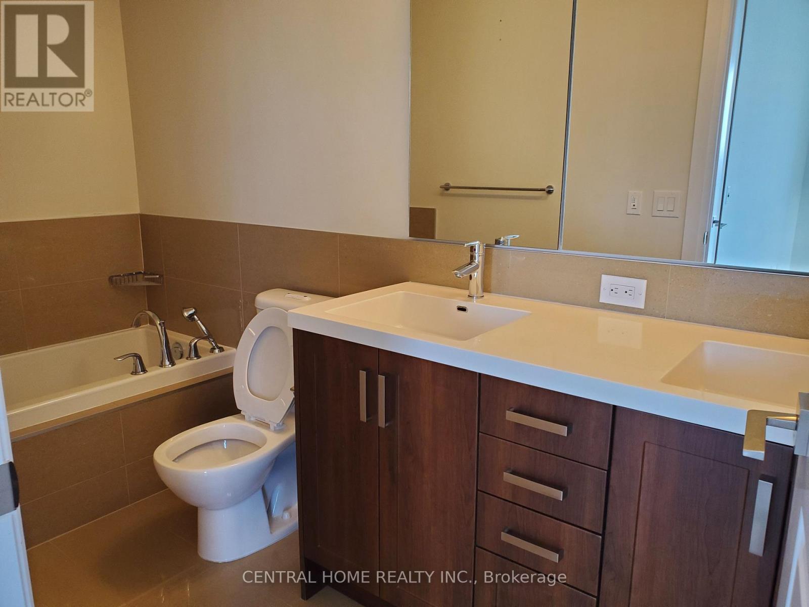 825 - 1 Old Mill Drive, Toronto, Ontario  M6S 0A1 - Photo 7 - W13238568