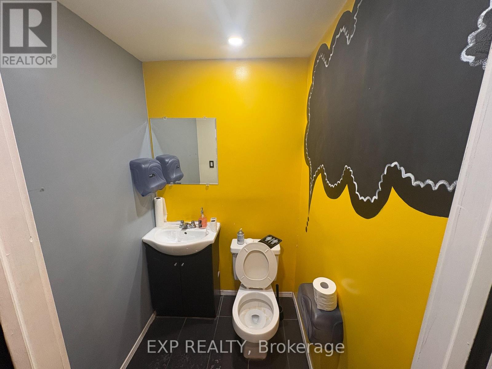 1927 Davenport Road E, Toronto, Ontario  M6N 1C3 - Photo 8 - W13238596