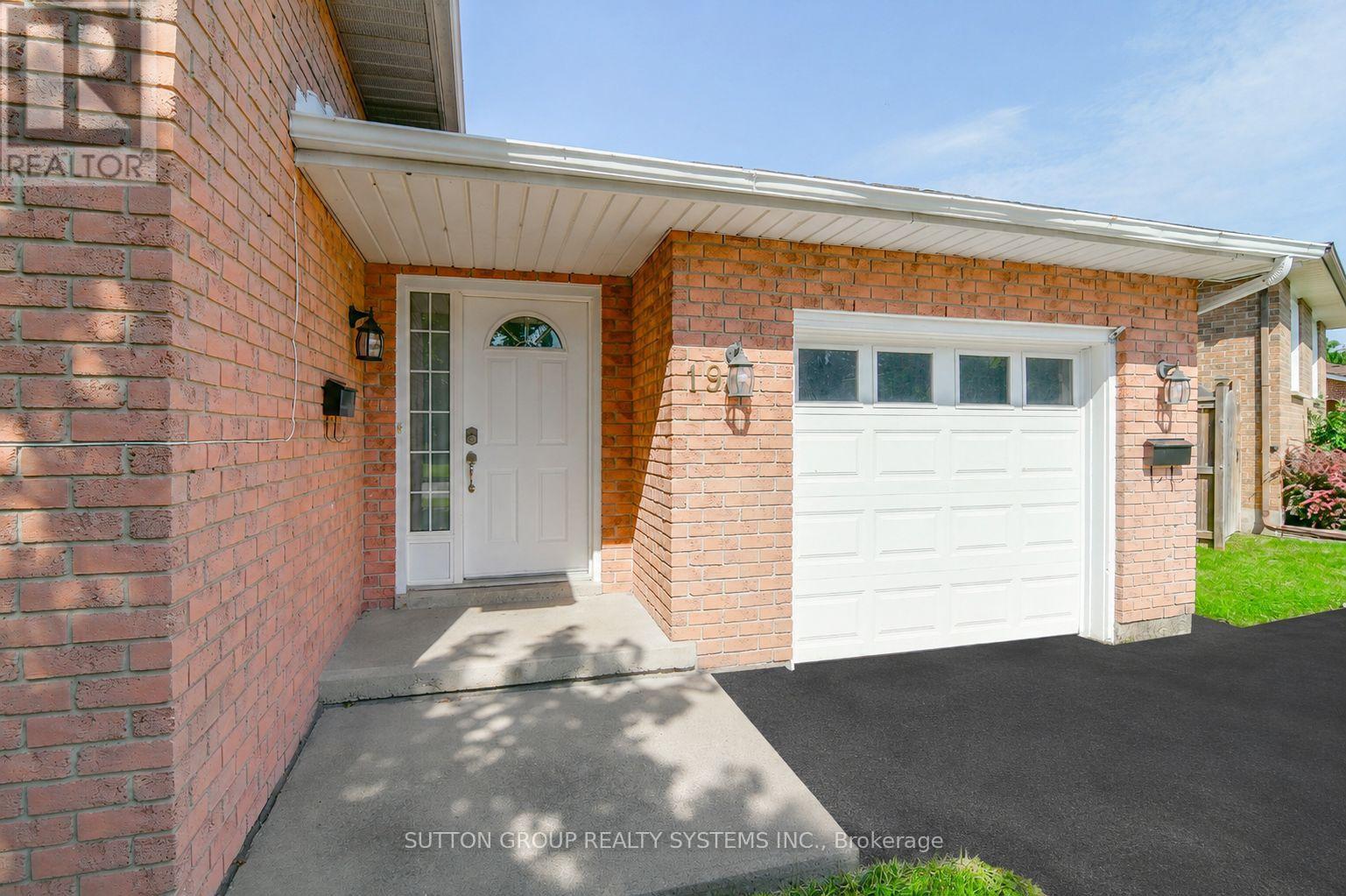 19 Lorraine Drive, Cambridge, Ontario  N1R 6N9 - Photo 2 - X13238588