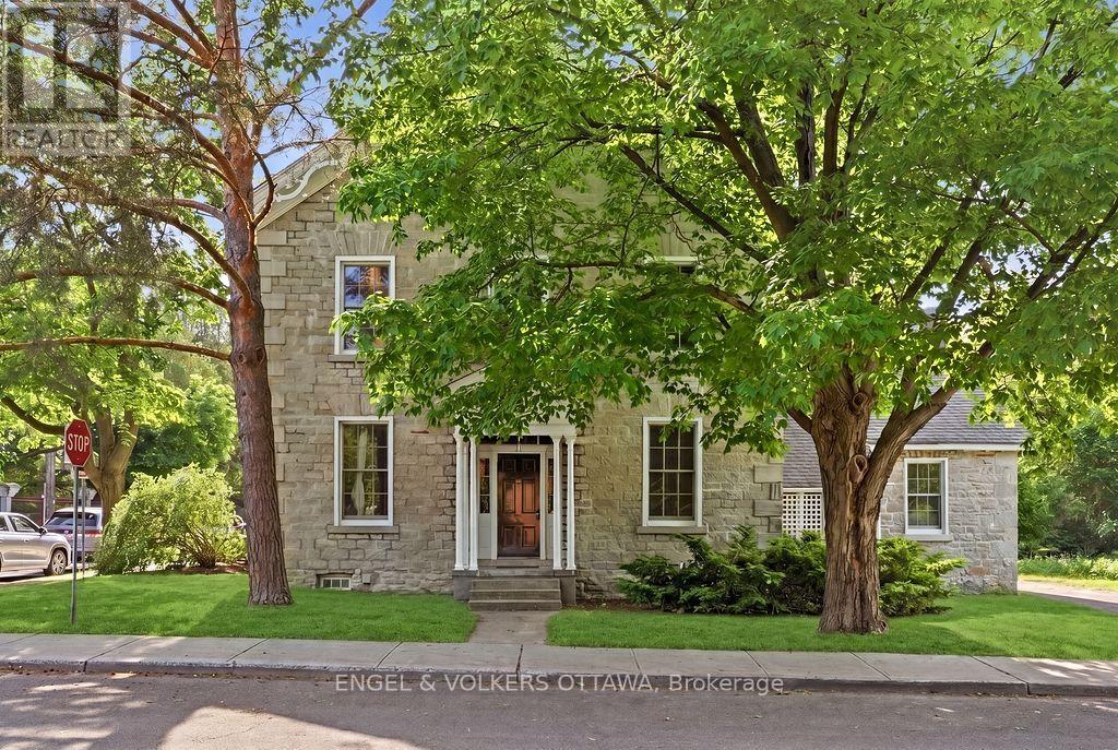 71 THOMAS STREET, Ottawa, Ontario