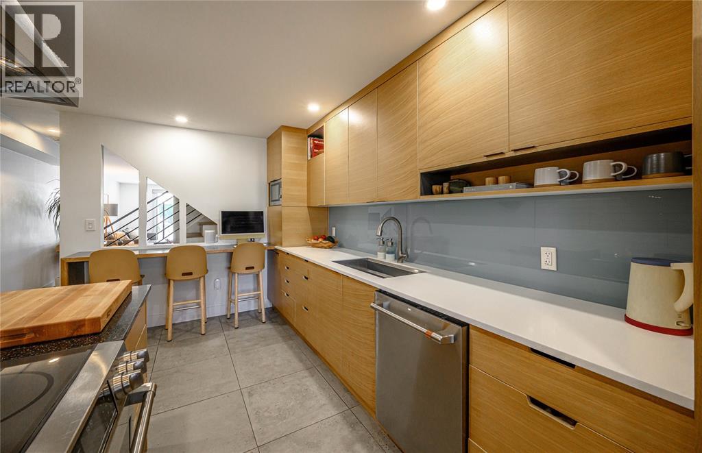 1510 Venetian Boulevard Unit# M-32, Point Edward photo 6