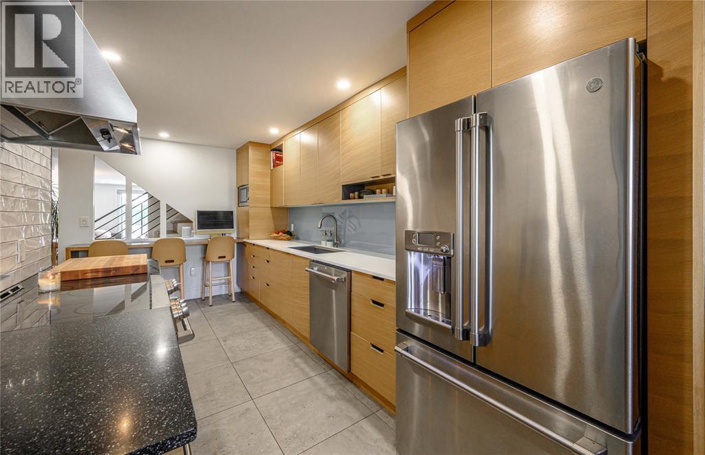 1510 Venetian Boulevard Unit# M-32, Point Edward photo 5