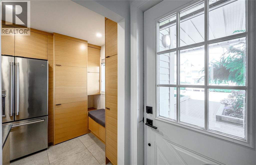 1510 Venetian Boulevard Unit# M-32, Point Edward photo 4