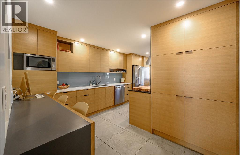1510 Venetian Boulevard Unit# M-32, Point Edward photo 9