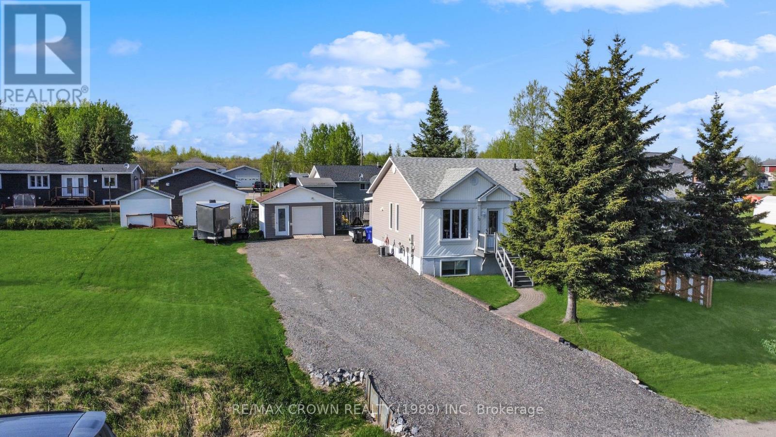 36 Bryant Street, Hearst, Ontario  P0L 1N0 - Photo 2 - T13238682