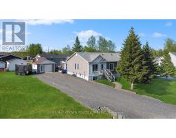 36 BRYANT STREET, Hearst, Ontario