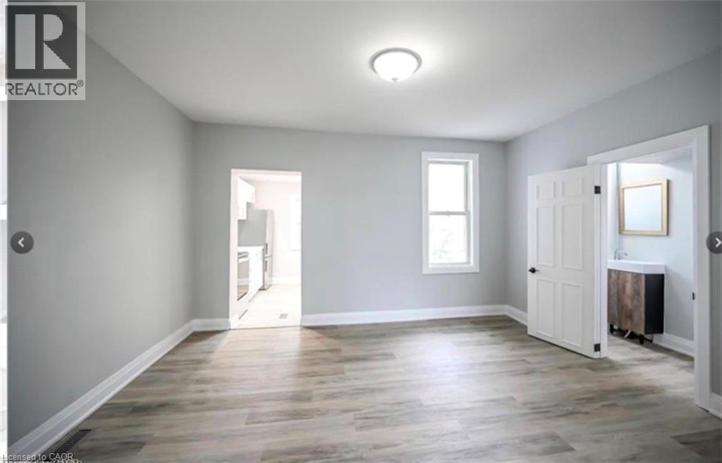 1024 Cannon Street E, Hamilton, Ontario  L8L 2H6 - Photo 3 - 40836654