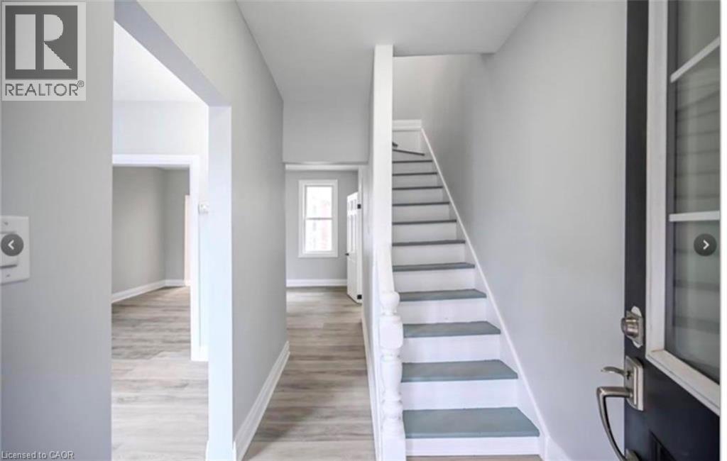 1024 Cannon Street E, Hamilton, Ontario  L8L 2H6 - Photo 2 - 40836654