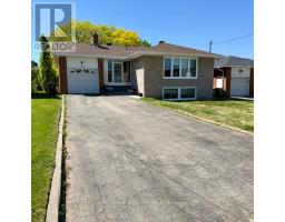 LOWER - 61 ANEWEN DRIVE, Toronto, Ontario