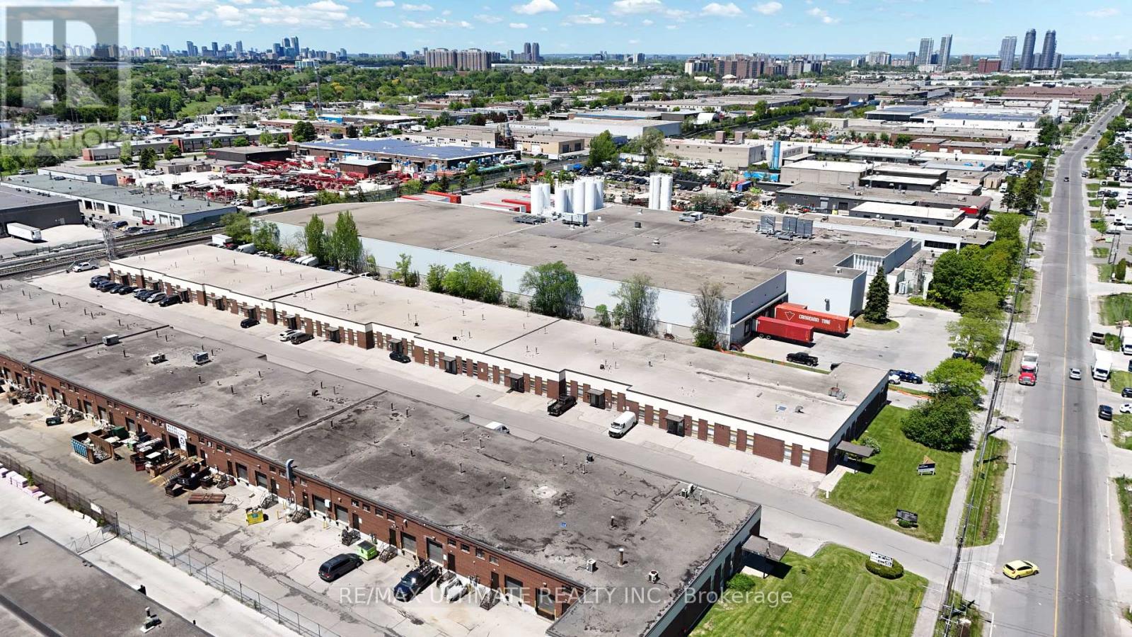 9 - 140 MIDWEST ROAD, Toronto, Ontario