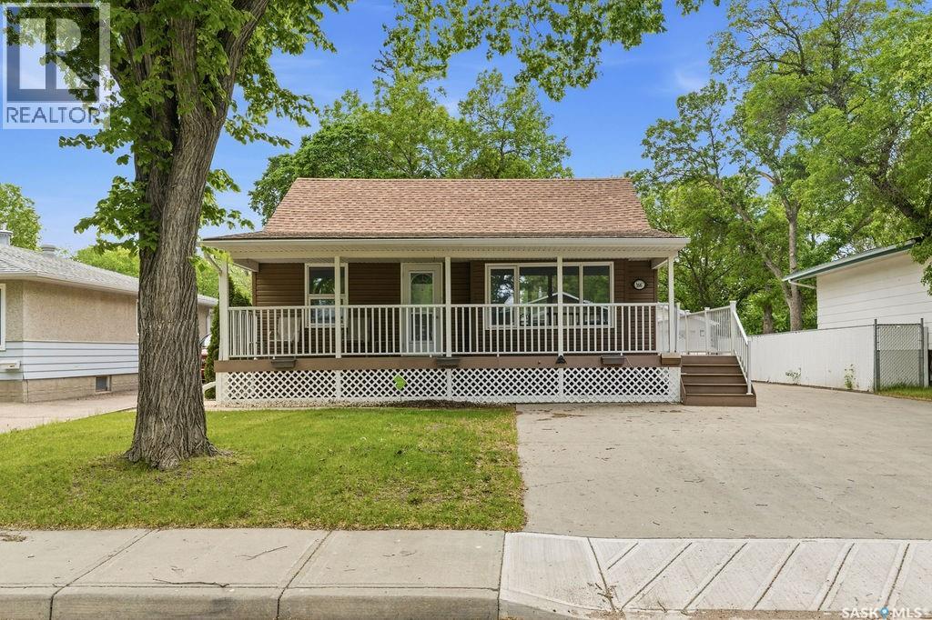 166 Halifax Street N, Regina, Saskatchewan  S4R 0R5 - Photo 2 - SK038119