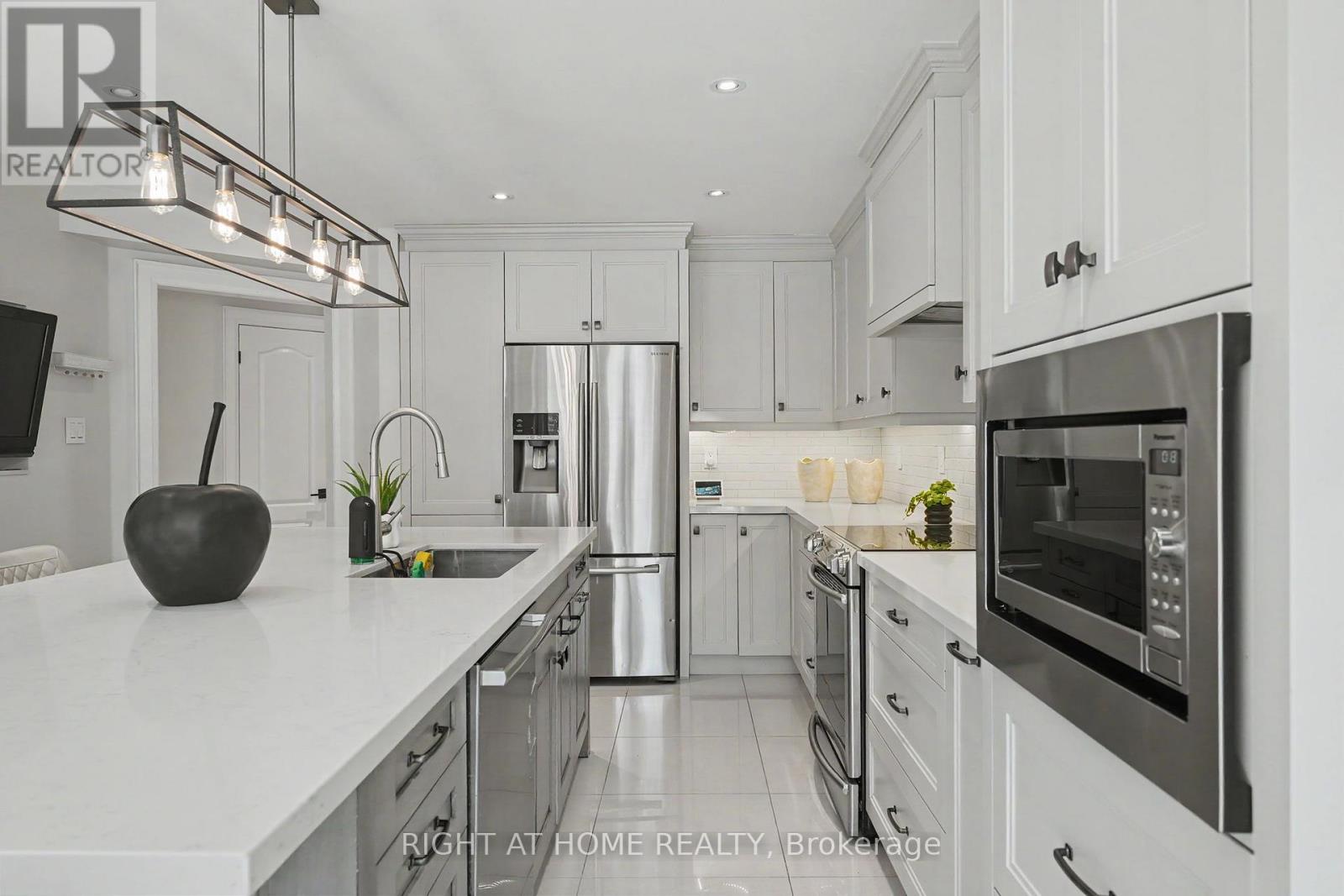 235 Montebello Avenue, Vaughan, Ontario  L4H 1L6 - Photo 11 - N13238634