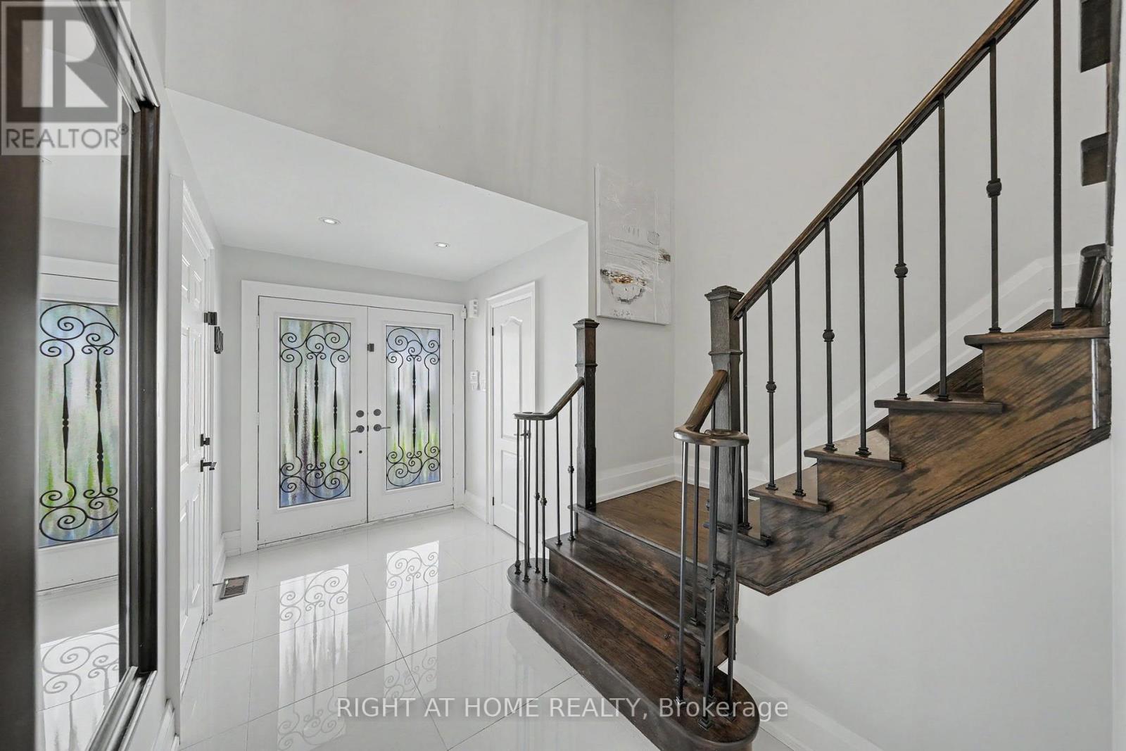 235 Montebello Avenue, Vaughan, Ontario  L4H 1L6 - Photo 3 - N13238634
